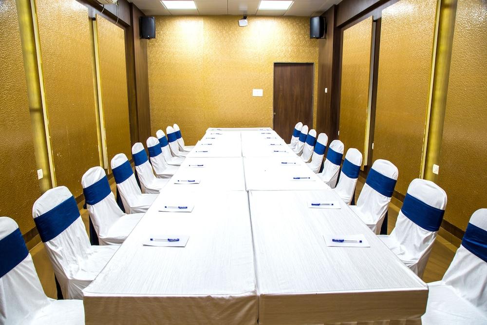Hotel Tip Top Plaza Thane Esterno foto