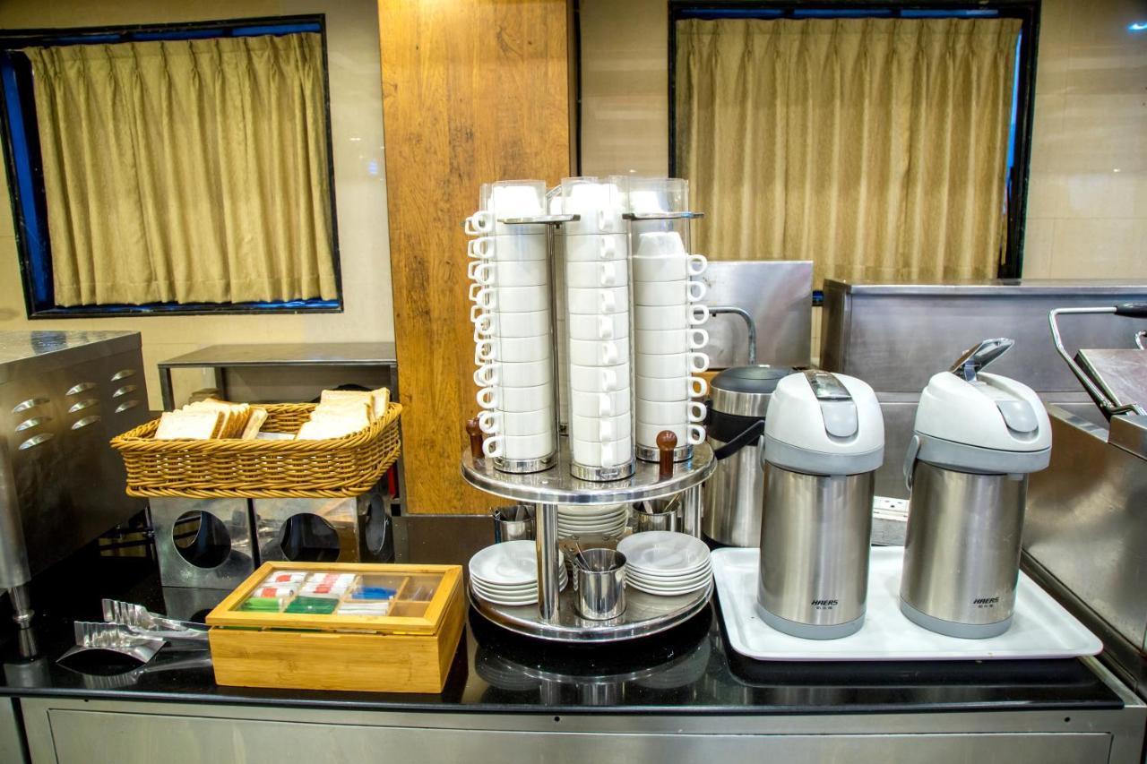 Hotel Tip Top Plaza Thane Esterno foto